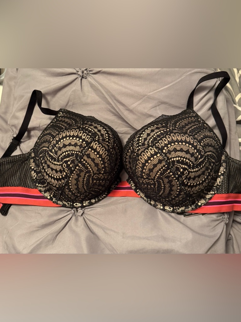 38 C Victoria’s Secret Bombshell Plunge Bra